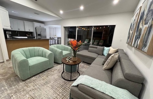 Richmond West House | Flamingo Beach Resort/5 Bedrooms/Htd Pool/Game Room/BBQ/Baby items