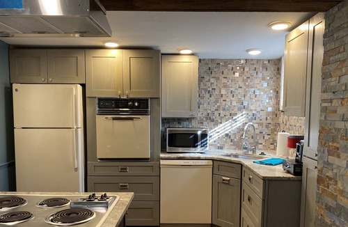 Holly Hill Apartment | Flamingo Hideaway - Great Location & Amenities!