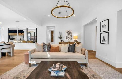Sunshine Park Villa | Flamingo Park Paradise: Luxury Poolside Haven