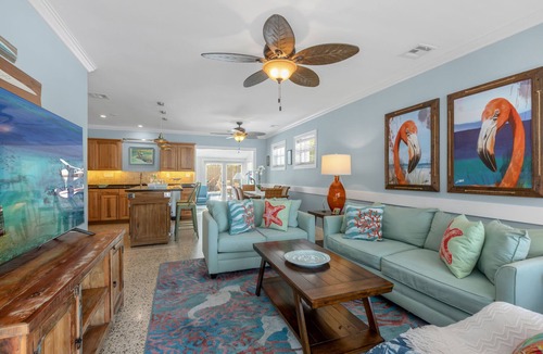 Midtown House | FLAMINGO ROSE ~ Midtown 3 Bedroom, 2 Bathroom Home w/Pool & Parking!