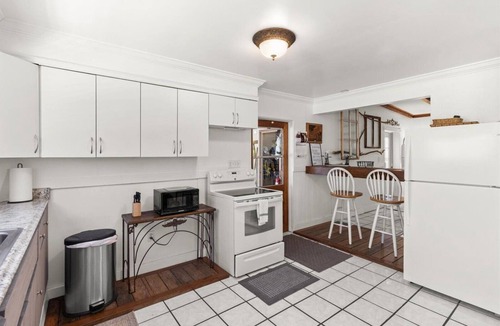 Crystal River House | Flexible Policies- Coral House!, with private pool! Steps away from Kings Bay