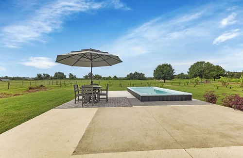 Arcadia House | Florida Countryside Retreat-Charming 3-bedroom house with Jacuzzi and Spa pool!