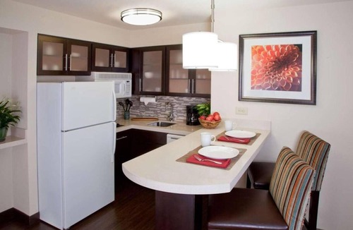 Alpharetta Hotel | For the Whole Family! TWO Modern 2BR Suites, Pet-friendly, Free Breakfast!