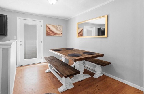 Lupton City House | Forget your worries in this spacious and serene space