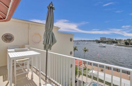Central Beach Apartment | Fort Lauderdale Yacht & Beach Club 412