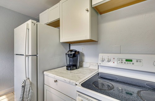 Fort Myers Condo | Fort Myers Escape near Downtown & Beach w/Parking