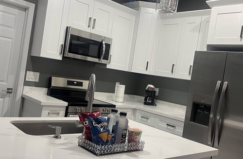 Fort Myers Shores House | Fort Myers Relax Pad 01
