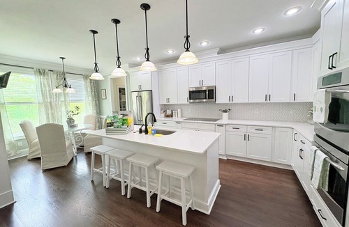 Evans House | Four Bedroom Master's Rental with Pool Table and Screened-In Porch.
