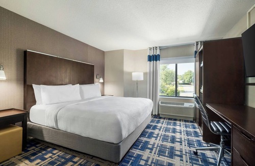 Huntersville Hotel | Four Points by Sheraton Charlotte - Lake Norman