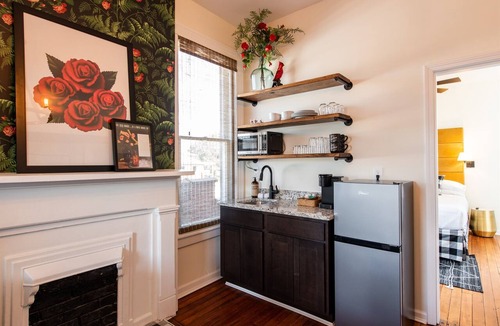 Versailles Hotel | Four Roses Suite, The Woodford Hotel