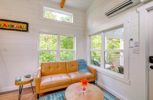 Franklin House | Franklin Cottage: Deck w/Blue Ridge Mtn Views!