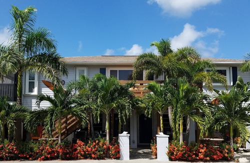 Englewood House | FREE Bikes, Kayaks, SUP's and More! Spoil yourself with unmatched amenities!
