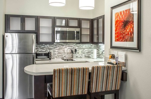 Jacksonville Condo | Free Breakfast. Outdoor Pool. Shared BBQ. Near Marine Corps Air Station New River.