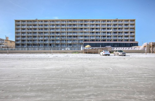 Daytona Beach Shores Condo | FREE DAILY ACTIVITIES-Best Location-Direct Oceanfront-Close Walk to Restaurants/Pier-Private Balcony