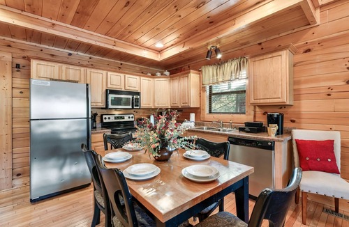 Sevierville Cabin | Free Dollywood Tix/Pool/Dog Friendly/Pool Table