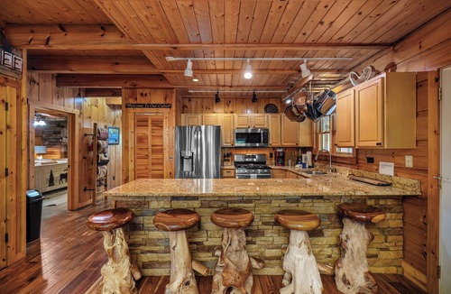 Smoky Mountains Cabin | Free Tickets | Creek-Side, Views, INSANE Arcade, Yard, Fireplace