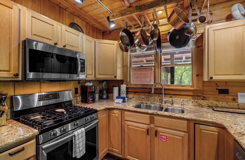 Smoky Mountains Cabin | Free Tickets | Creek-Side, Views, INSANE Arcade, Yard, Fireplace