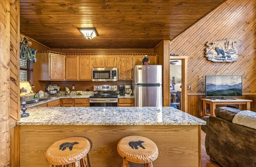 Gatlinburg Cabin | Free Tickets to Dollywood, Anakeesta, and other Attractions