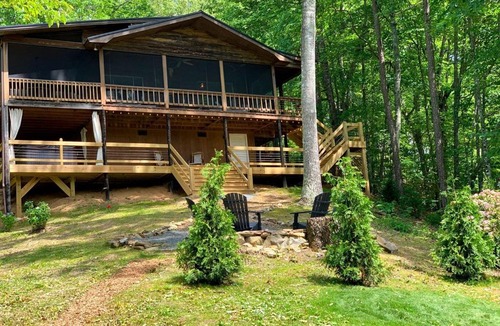 Robbinsville House | Free Whitewater Rafting - Secluded Luxury - Modern AND Rustic Cabin