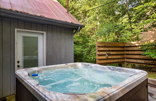 Sevierville Cabin | FreeDollywood Tix/Secluded/Ping Pong/Spacious