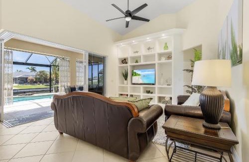 Trafalgar House | Freshwater Canal, Bicycles, Heated Pool - Casamigos - Roelens Vacations