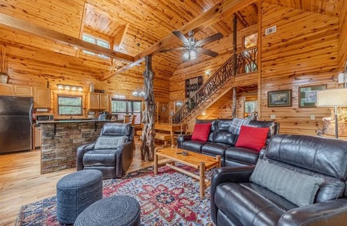 Cleveland Cabin | FROHE HUTTE l PRIVATE LUXURY GETAWAY & GAME ROOM