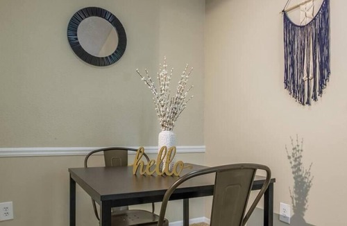 Arlington Apartment | Frontdesk | 1BR Apt near Dining + Entertainment