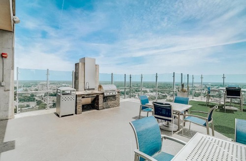 Charlotte Center City Apartment | FRONTDESK Skyhouse Apts Uptown Charlotte