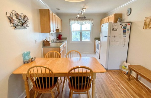 Ocracoke Condo | Full Circle: Condo with pool access. Centrally located | King & Queen Bed