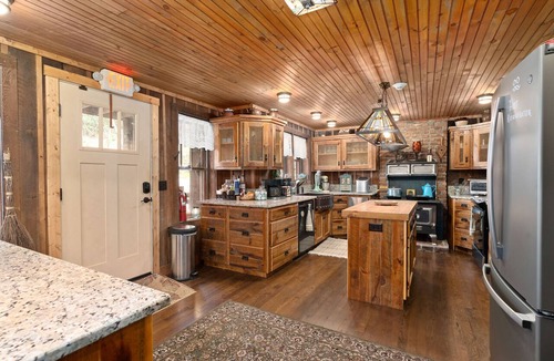 Topton Apartment | Full Glen Choga Lodge Rental (Sleeps 12 +)
