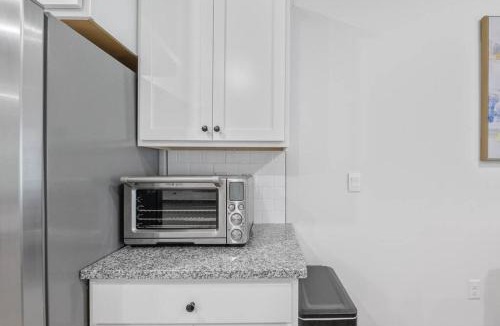 Tallahassee House | Fully-Fenced Backyard l Perfect for Families and Groups
