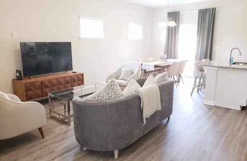 St. Andrews House | Fully furnished 3 bed, 2.5 bath near shopping, restaurants, and interstate