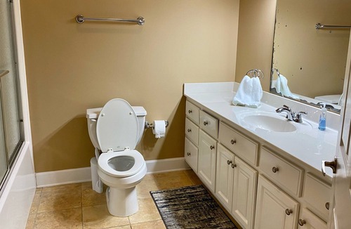 Athens Condo | Fully furnished 3 bedroom luxury condo.