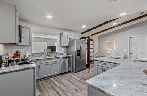 Sorrento House | Fully renovated Boho cottage with 3 bedrooms & king bed just outside of Mt Dora