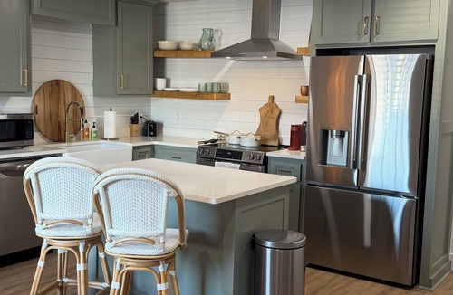 Albany Apartment | Fully renovated, modern apartment in town