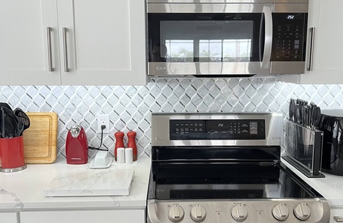 Vista East House | Fully renovated, on a lake, and close to Orlando Attractions