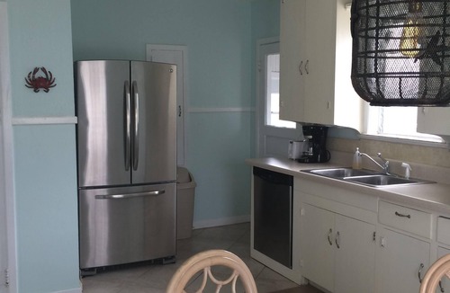 South Peninsula Historic District House | Fun and Affordable Beach Side Home Less than 2 Blocks to the Beach