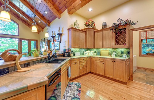 Sylva Cabin | Fun w/Family! Mtn-View Cabin w/Deck in Sylva