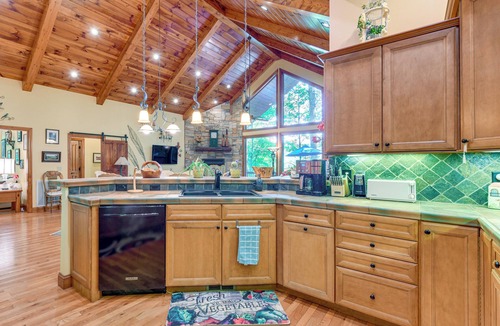 Sylva Cabin | Fun w/Family! Mtn-View Cabin w/Deck in Sylva