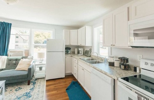 Bristol Apartment | Functional Apartment Near Downtown Bristol