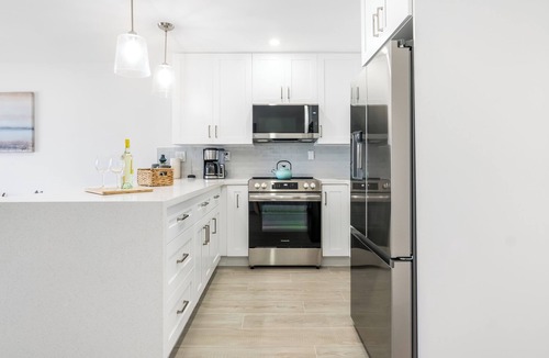 South Lake Condo | Furnished Beachfront Condo, Ocean Views, on the Hollywood Broadwalk!