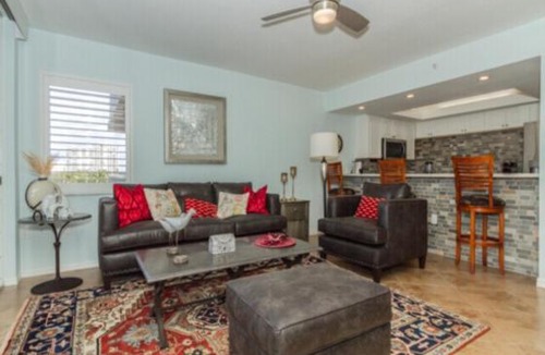 Park Shore Apartment | Furnished Condo Close to beach