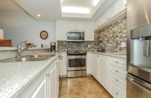 Park Shore Apartment | Furnished Condo Close to beach