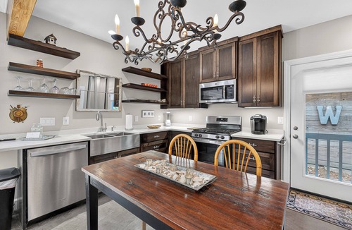 Saint Simons Island Cottage | "Garottage" Mid-island Quiet Comfy Space