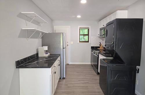 Forest Park Apartment | Gateway City Getaway