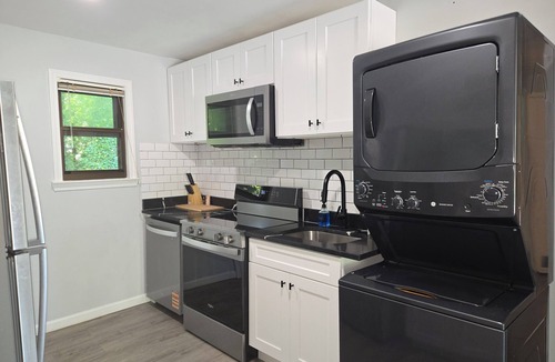 Forest Park Apartment | Gateway City Getaway