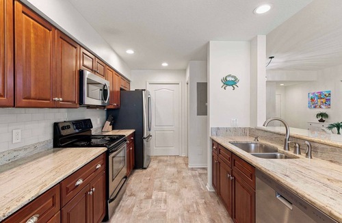 Naples Condo | Gateway to 10,000 Islands Boat Slip Included