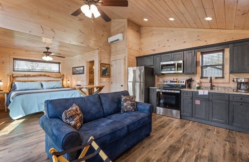 Rocky Grove Cabin | Gatlinburg 24 min + HotTub +King Bed #3