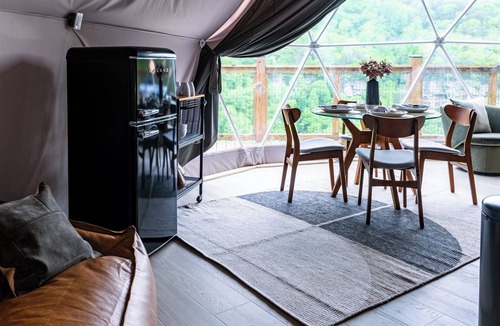 Pikeville Cabin | Geodesic Dome on the Cliff | Private Hot Tub + Canyon Views | Sleeps 4