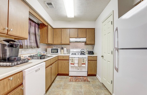Stone Mountain House | Georgia Townhome - 3 Mi to Stone Mountain Park!